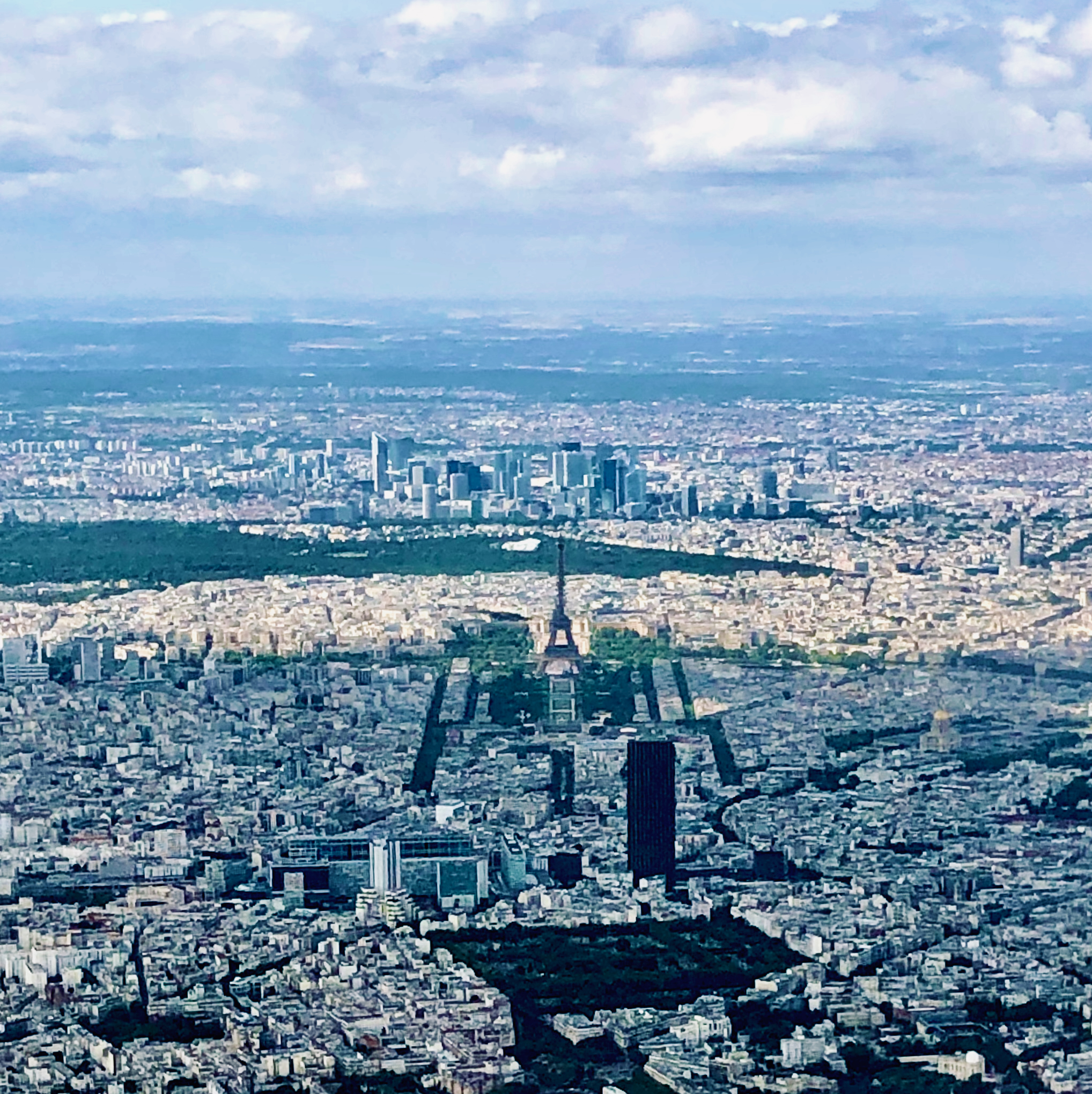 Flug über Paris